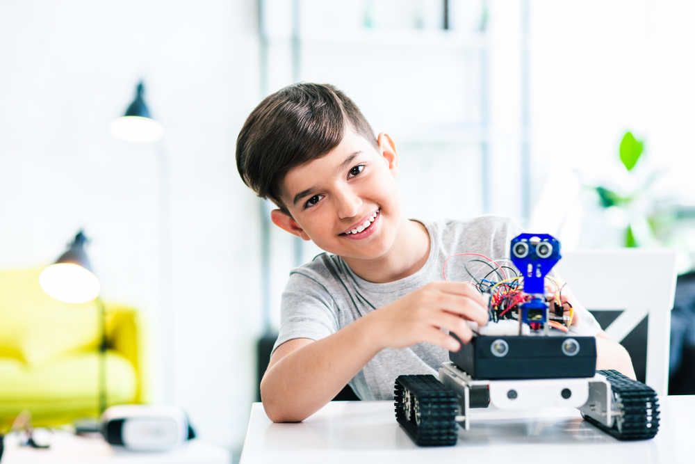 640311d1c3eece396e50089a_Robotics-for-Kids